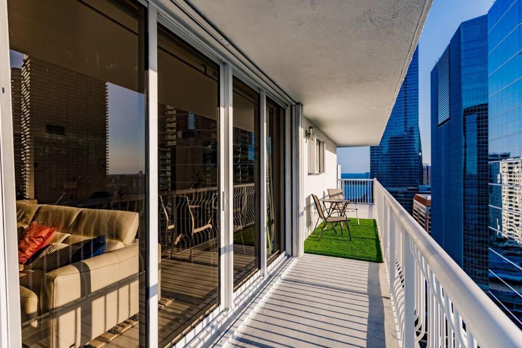 Upscale Brickell 3 Bedroom With Water Views And Free Parking Miami Buitenkant foto