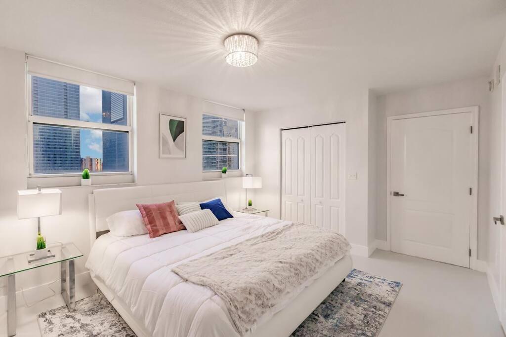 Upscale Brickell 3 Bedroom With Water Views And Free Parking Miami Buitenkant foto